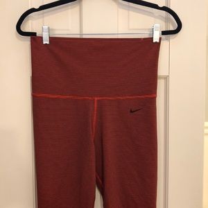 Nike Dri-Fit Striped Cropped Leggings